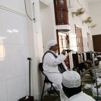 ارحموا من في الأرض يرحمكم من في السماء